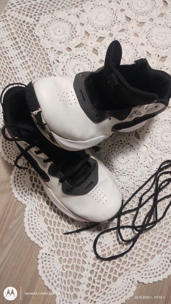 41 маратонки Under Armour