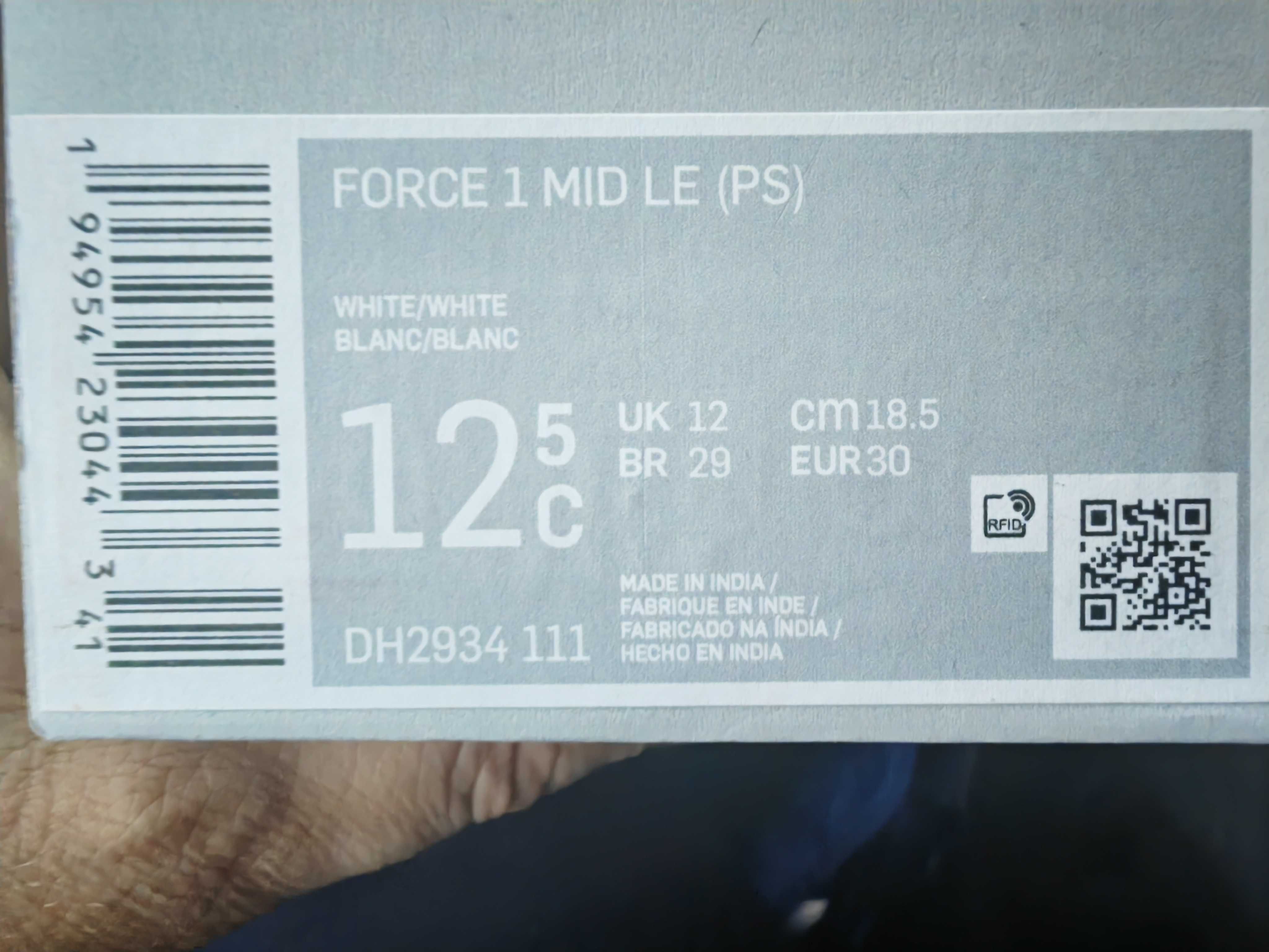 Продавам оригинални кецове Nike  Force 1 Mid Le (PS) Номера 28,5 и 30