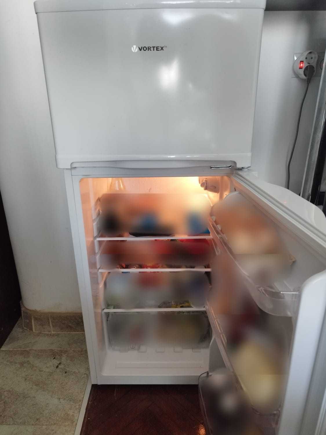 Frigider compact, 2 uși VORTEX - ca nou, garanție încă 1 an și 4 luni