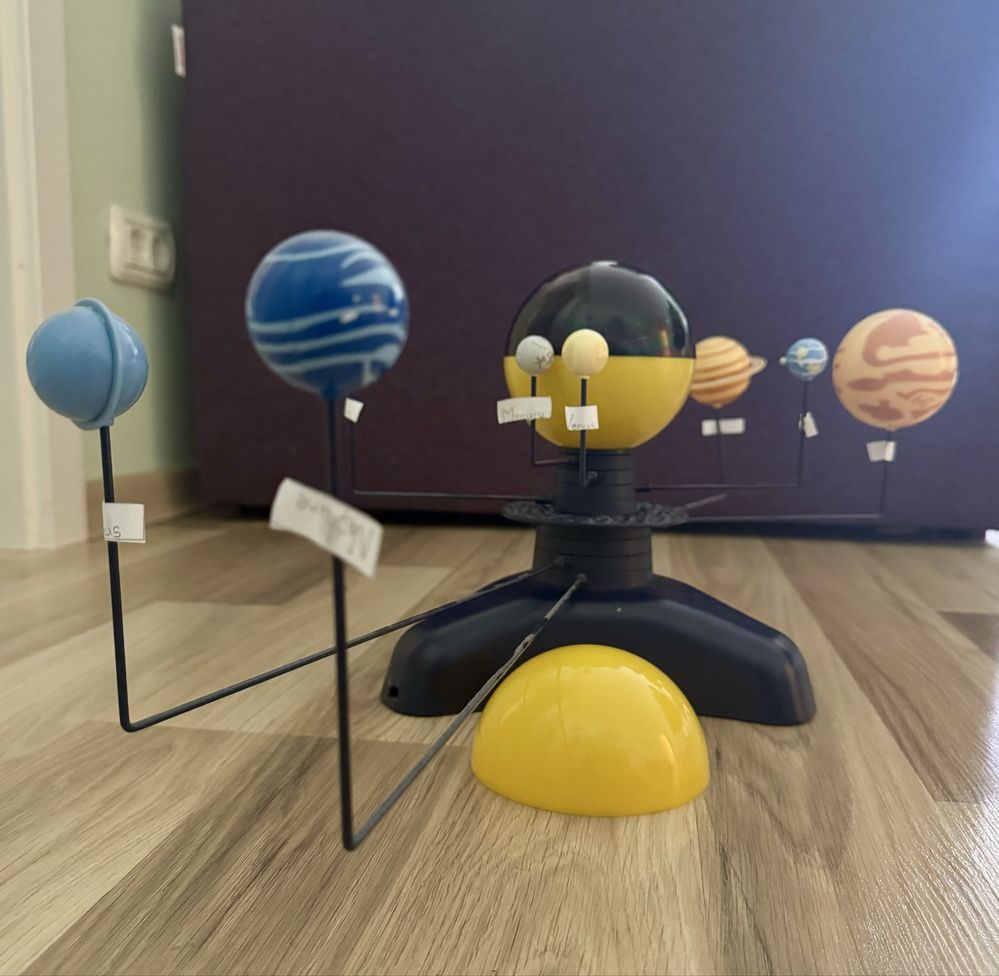 Sistem solar motorizat