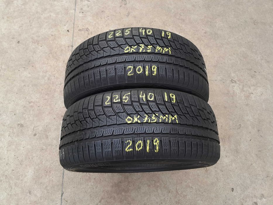 Doua anvelope de iarna 225 40 19 nokian WR A4 profil 7,5 mm