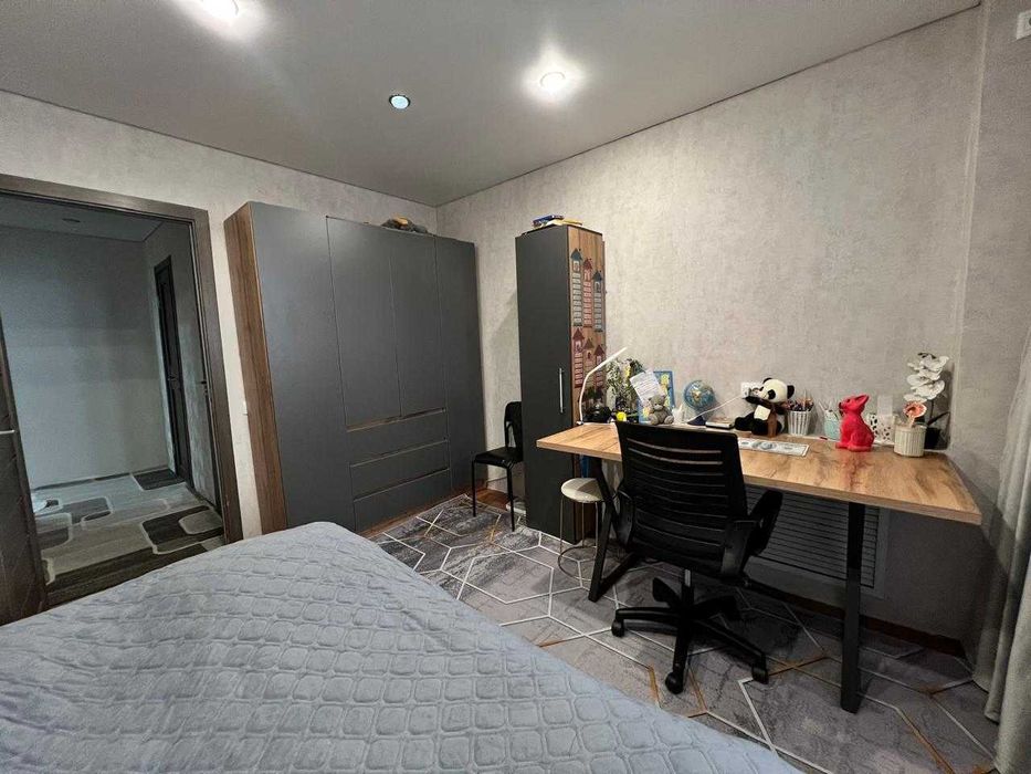 Продам 3 комн. кв., в 19-м мкрн.