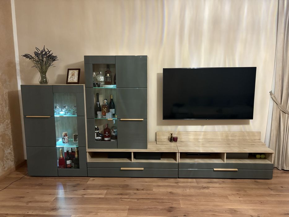 Vand urgent mobila si masa de living