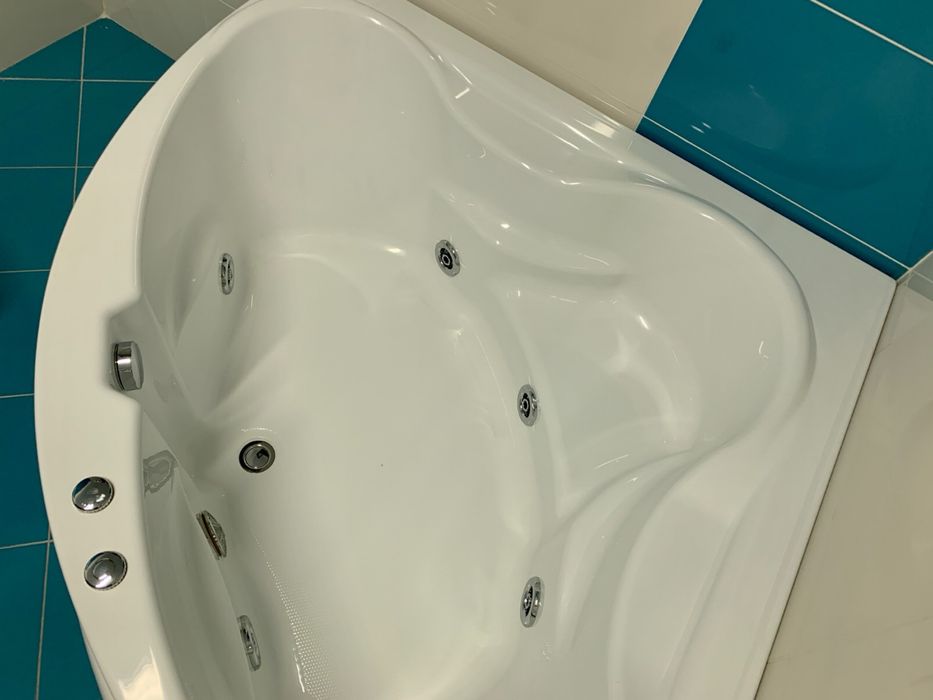 Cada cu hidromasaj, jacuzzi, nouă! Ne-folosită 140