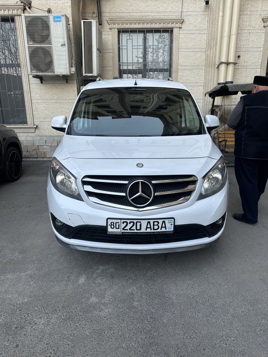 Mersedes benz Sitan 2017-год