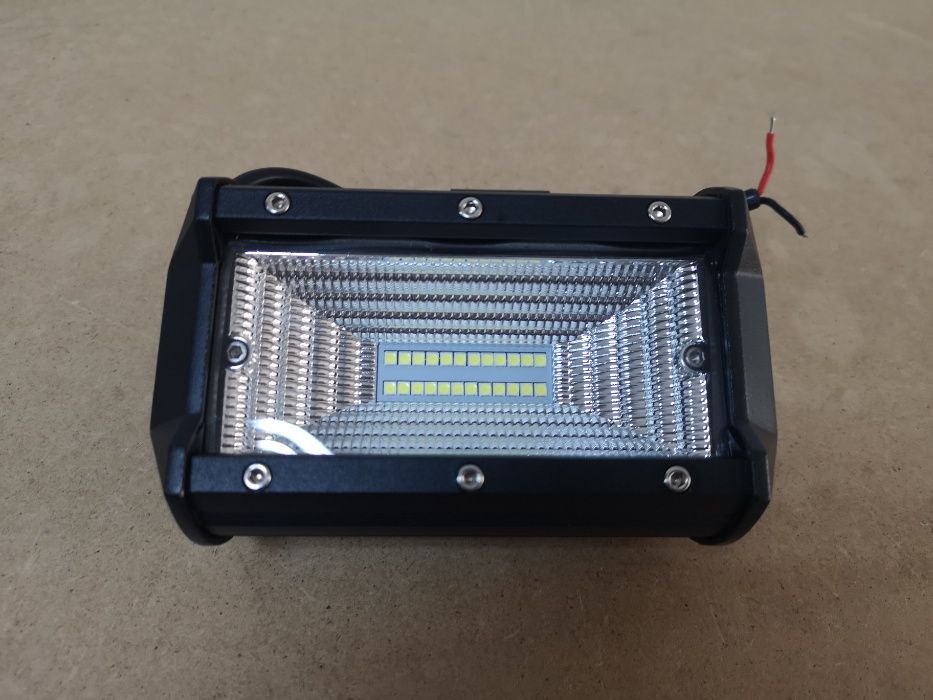 Proiector LED 72W, unghi lumina Flood 60°, Off Road, SUV, tractor, ATV