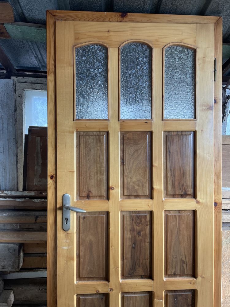 Масивна дървен врата