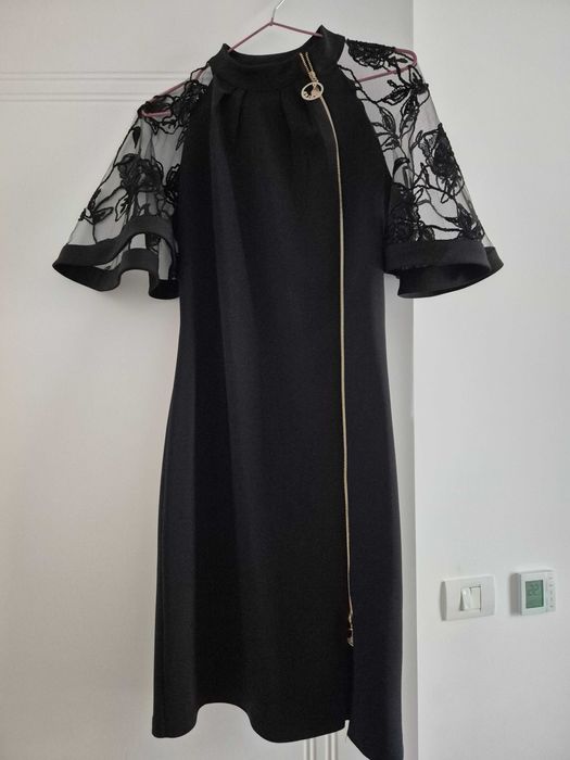 Vand rochii si costum barbati