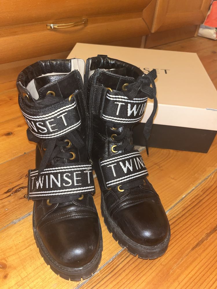 Продавам дамски боти Twinset