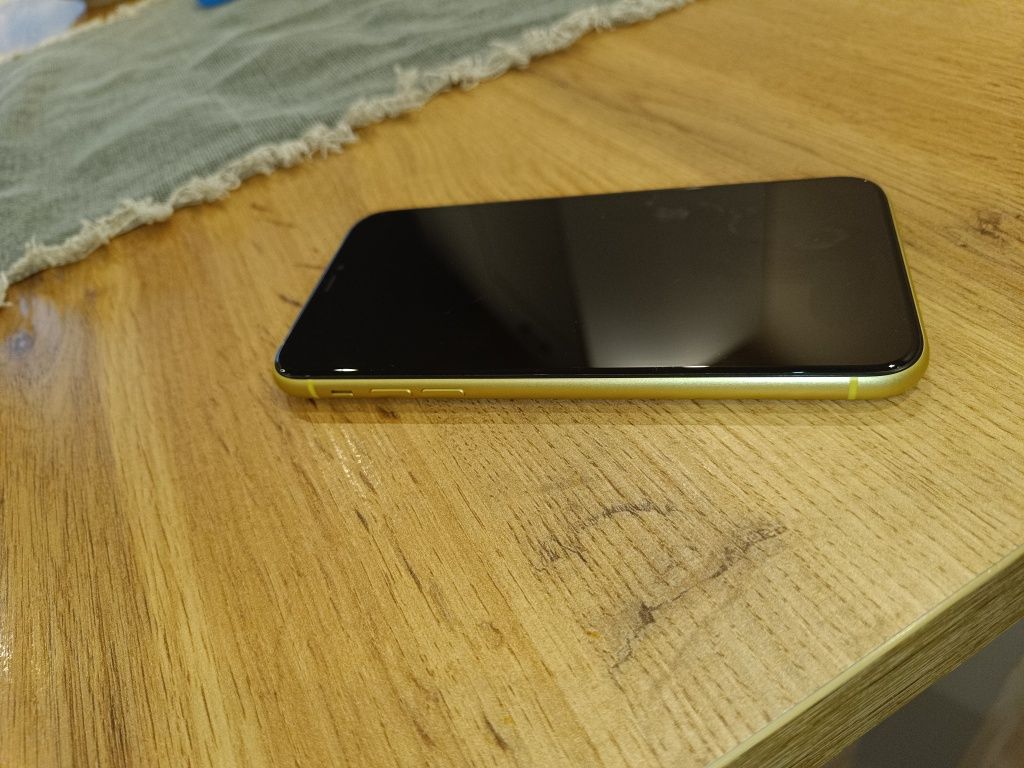 Iphone 11 64 GB yellow