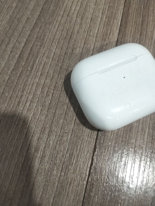 Продам наушники airpods