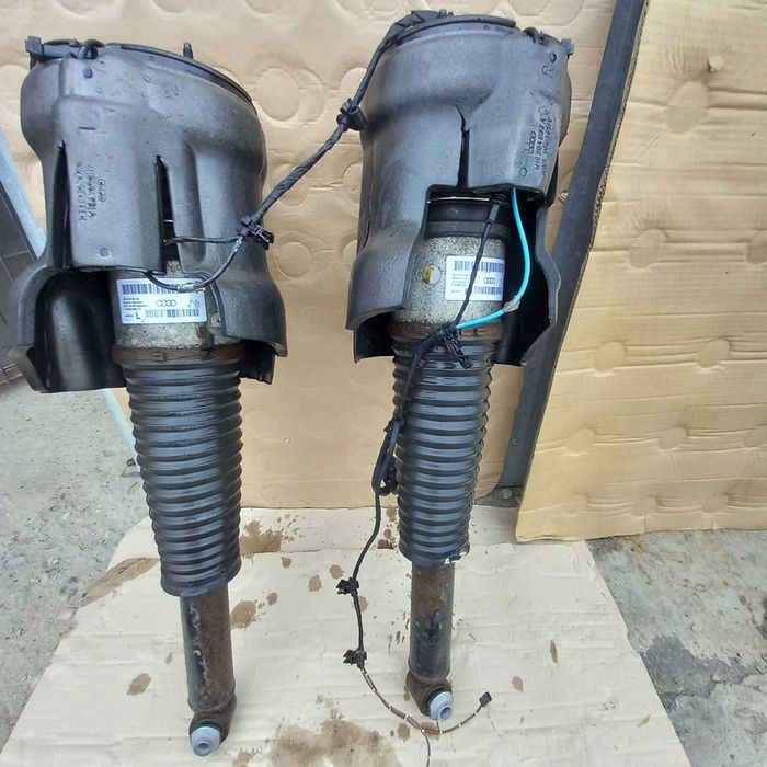 Perna Aer STG/DR. Spate  Audi A8 D4/4H 2010 / 4H0616002M/ 4H0616001M