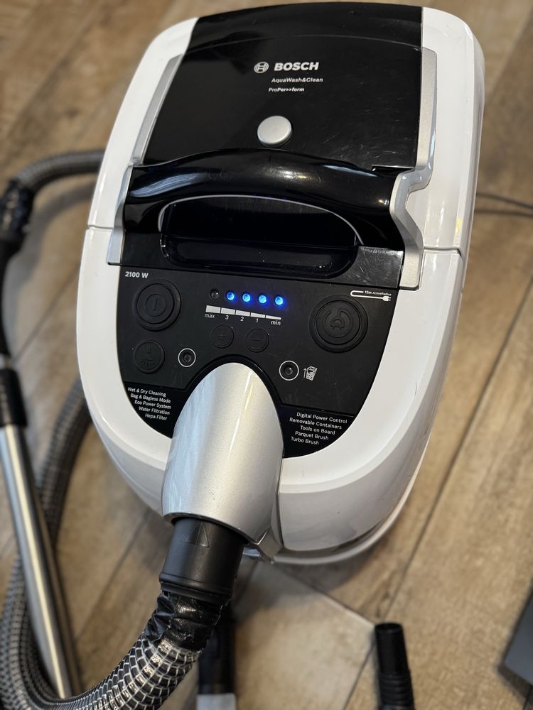 Aspirator cu spalare Bosch BWD421PRO 2100W filtru hepa perii turbo