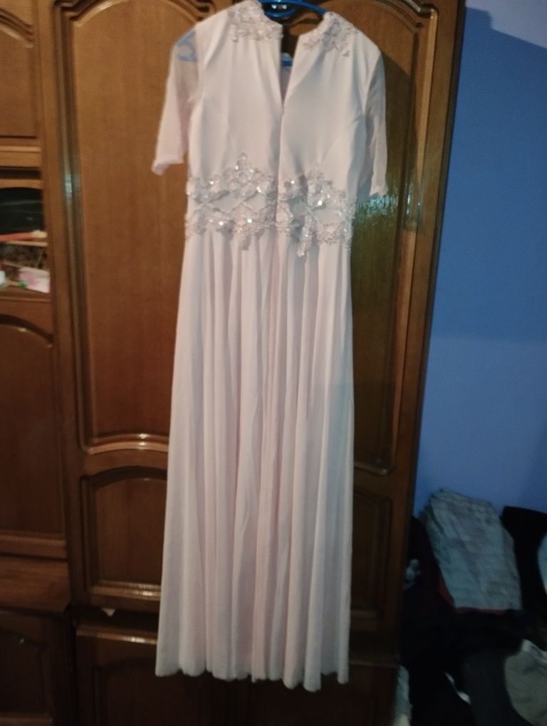 Vând rochie de ocazie din tull