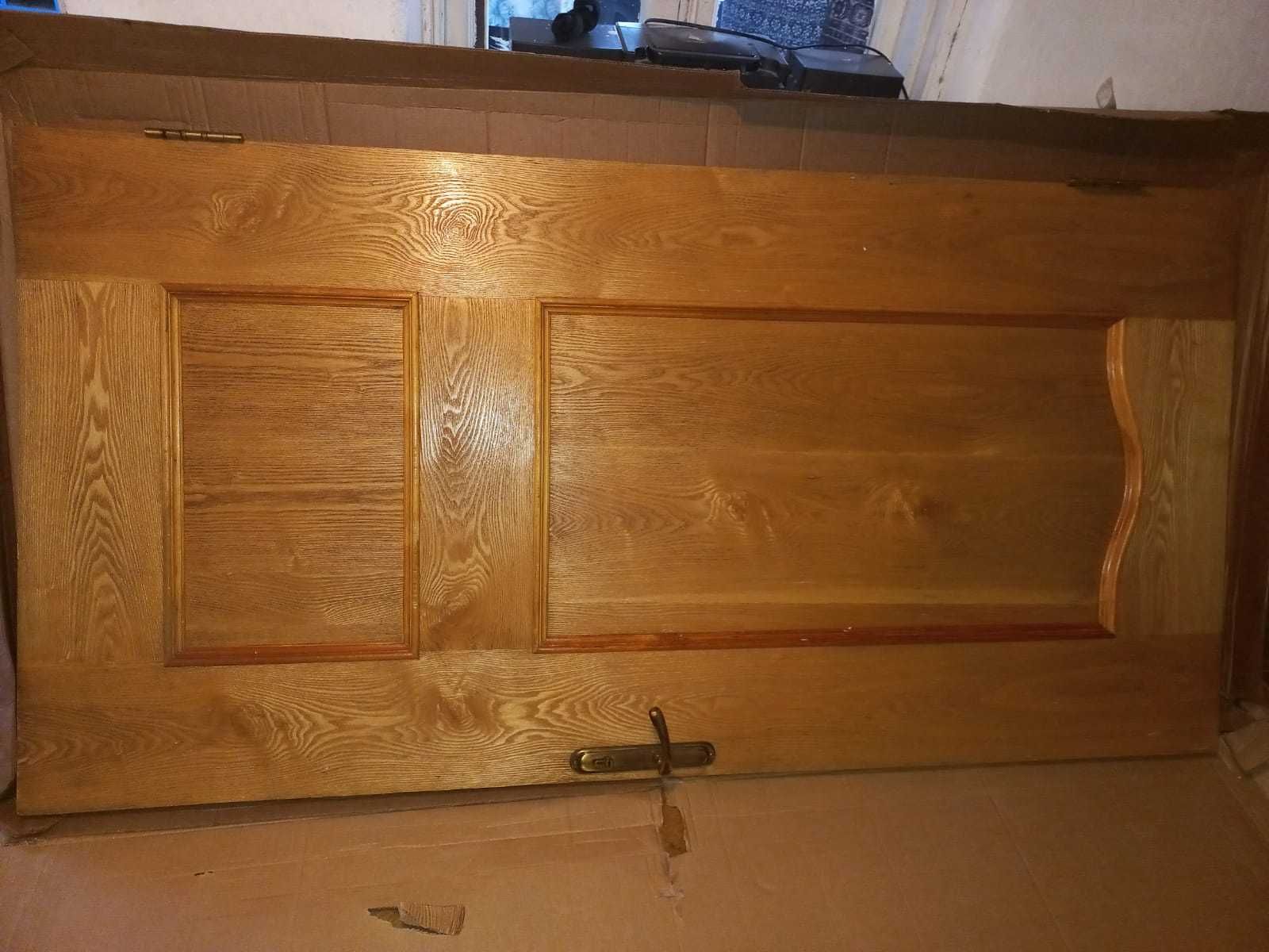 Продам дверь деревянную