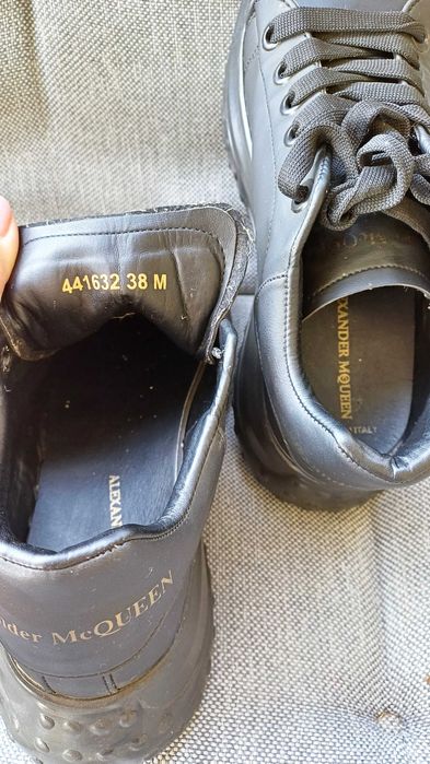 ALEXANDER MCQUEEN oversized sneakers, cumparati din Dubai|TheDubaiMall