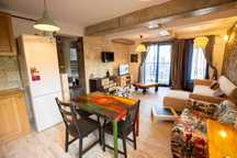 Proprietar, inchiriez apartament nou in vila
