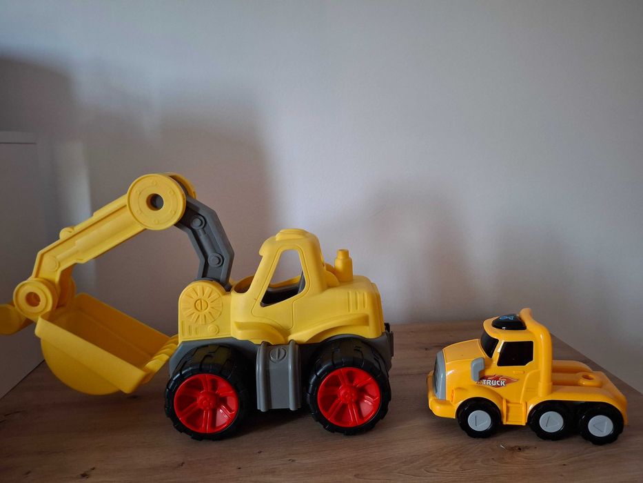 Vand lot cu doua jucarii ( excavator si camion)