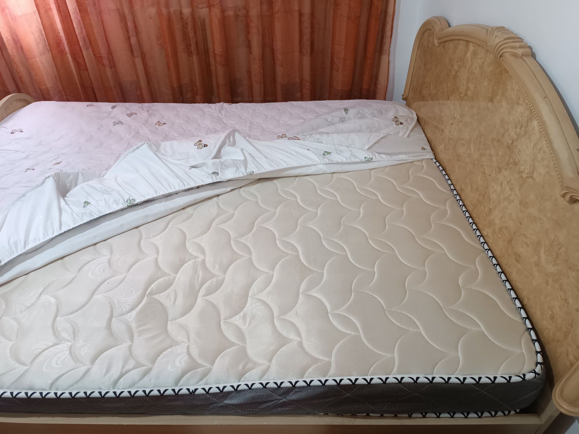 Срочно продам кровать и 2 тумбы
