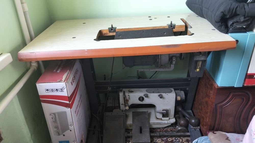 Продается промышленную швейная машинка. 1022М