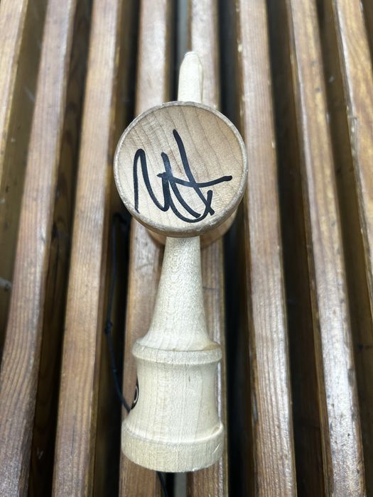 Vand kendama maze semnata de Xremus