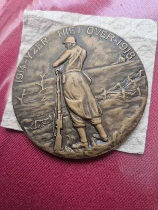 Lot vintage de 8 medalii diferite 5