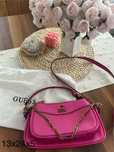 Чанта на марката Guess