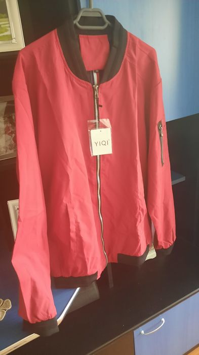 Vand geaca/haina fâș tip bomber noua