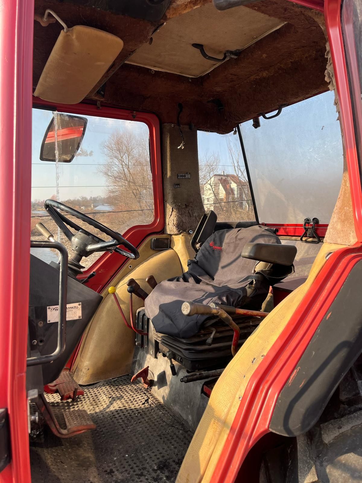 Case 585 XL, adus recent