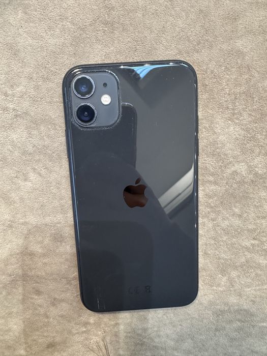 iPhone 11 64 GB много запазен