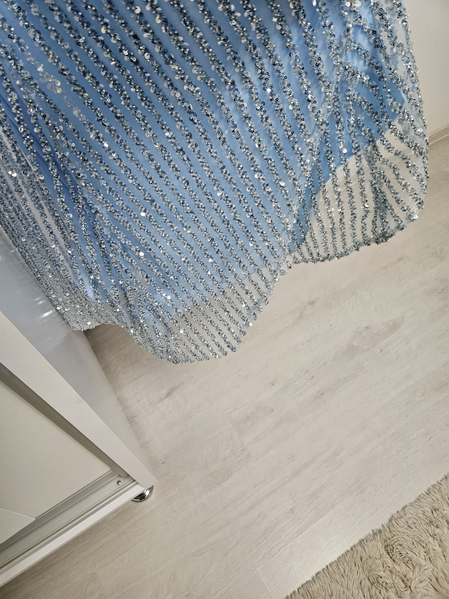Vand rochie mărimea 40 purtata o singura data