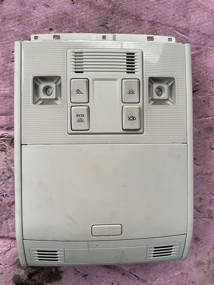 Plafoniera fata interior cu suport ochelari passat b8 5g0868837