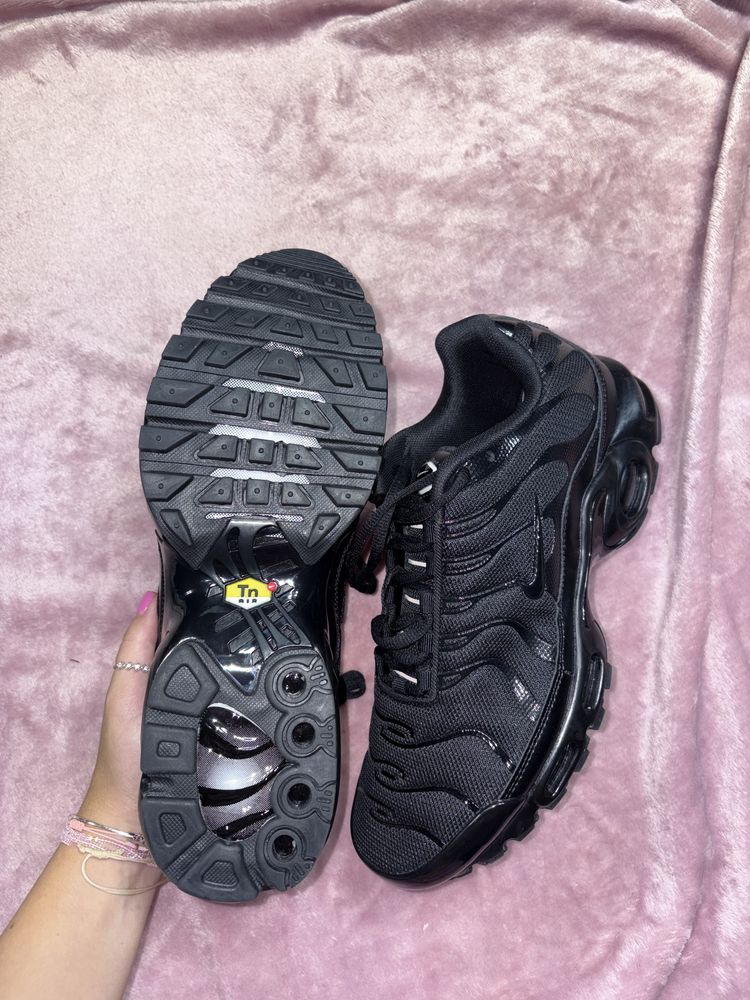 Pantofi Nike 41 42 43 si 44 Negru Negri noi new nepurtati