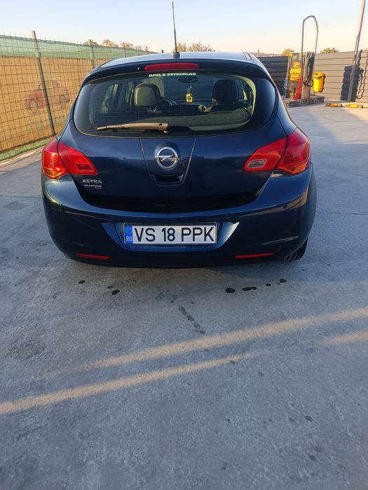 Opel Astra J 2010