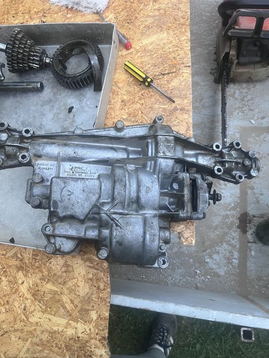 Tractoras de gazon (cutie defecta) , fara masa de taiere