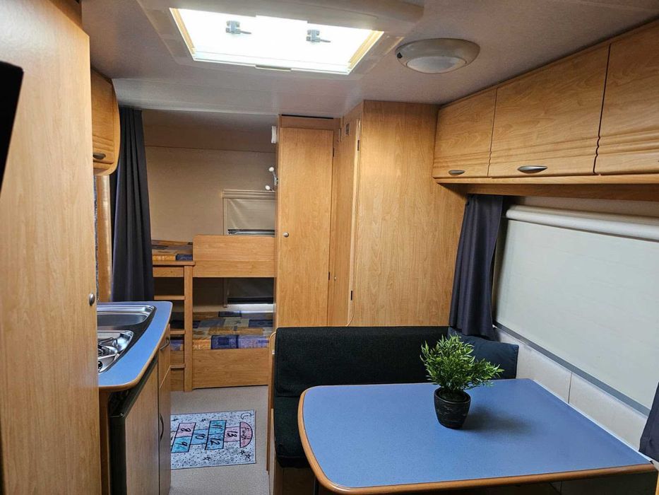 Vând Rulota Caravelair Antares Luxe 490 cu pat dublu și pat suprapus