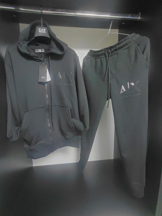 Trening barbati Armani!