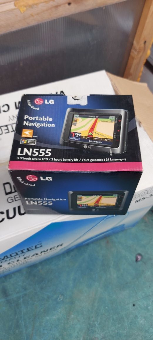 Vând GPS LG, LN 555