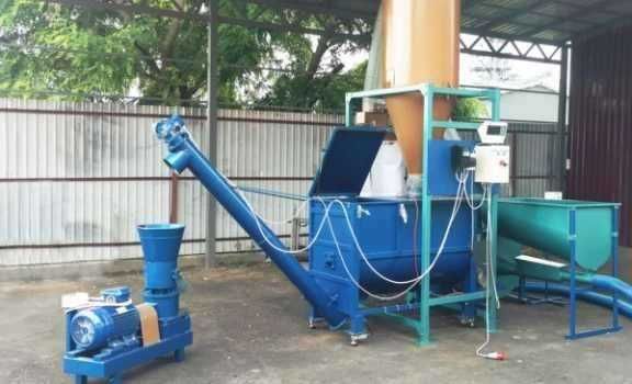 Snec cu mixer si buncar 0.6 mc 1 mc pentru linie fabricare peleti