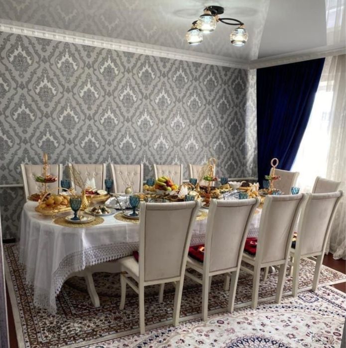 Продам овальный стол со стульями