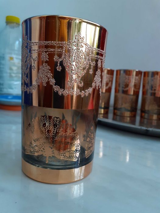 6 pahare bere nefolosite,aurii,model deosebit