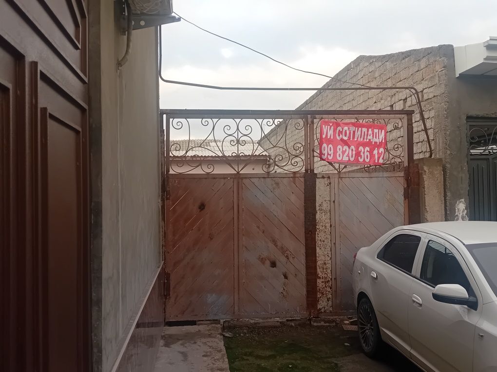 Hovli uy sotiladi