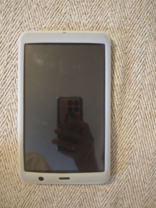 Телефон работещ с напукано стъкло