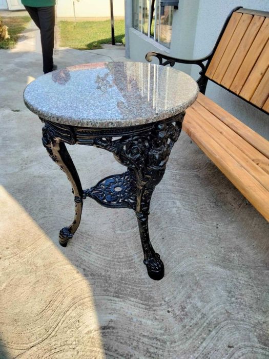 Чугунена маса с гранитен плот