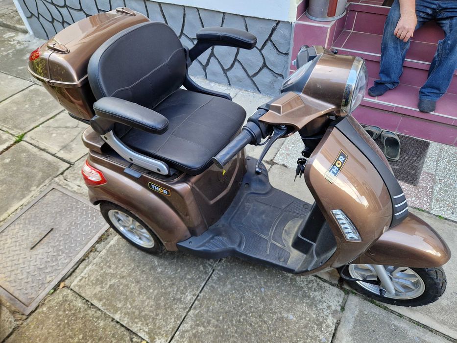 Scuter electric triciclu, max 25Km/h, nu necesita permis