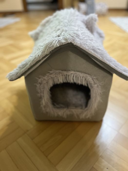 Плюшена къщичка за коте