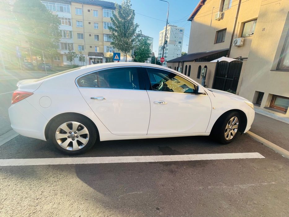 Vând Opel Insignia anul 2011