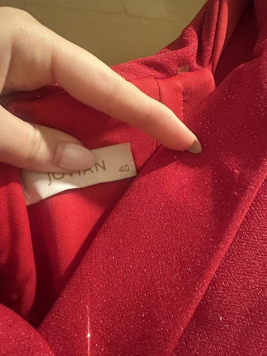 Червена официална рокля