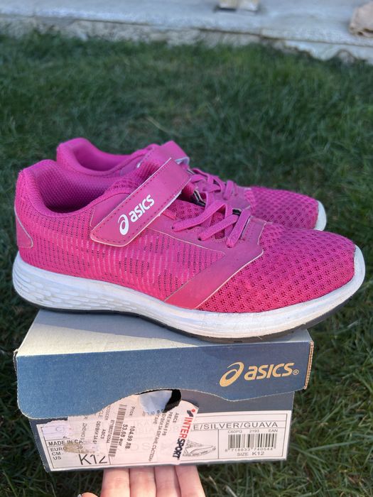 Маратонки Adidas и Asics