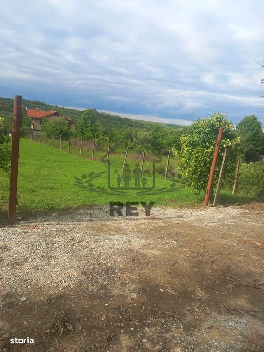 De vânzare teren construcții în suprafața de 790 mp cu 13ml front str.